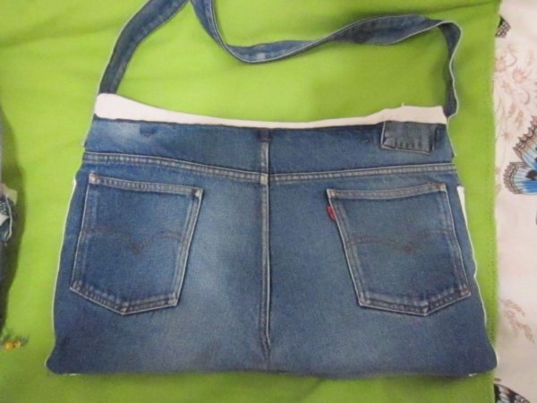 a farmertáska háta