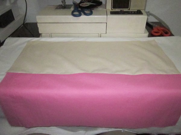 kém és rózsaszín textilcsíkok összevarrva