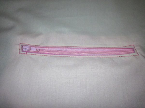 Cipzáros zseb rózsaszín cipzárral