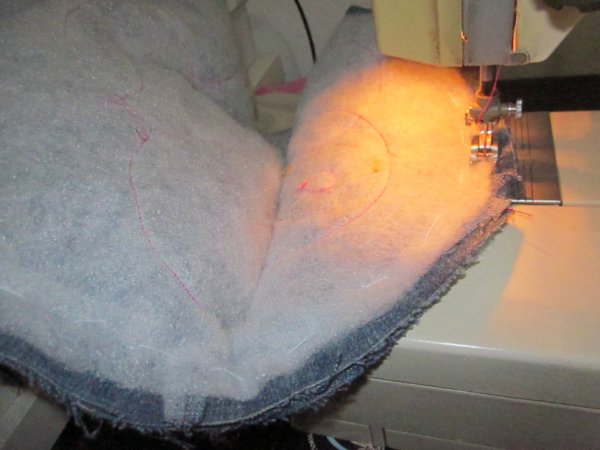 Külső rész összevarrása.