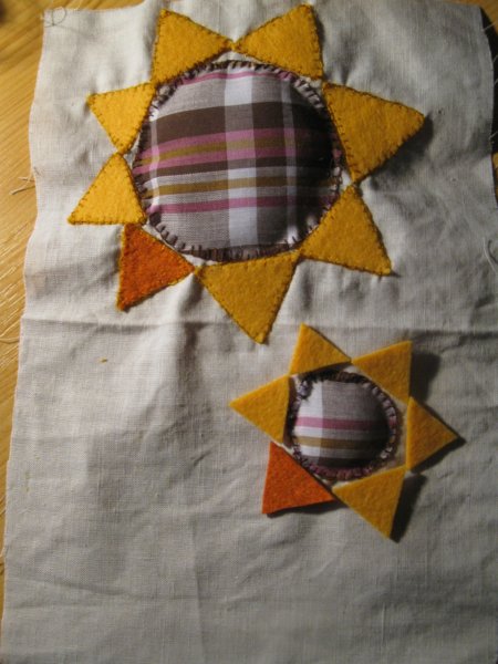 Nekem direkt tetszik az ismétlődő narancsszínű szirom.