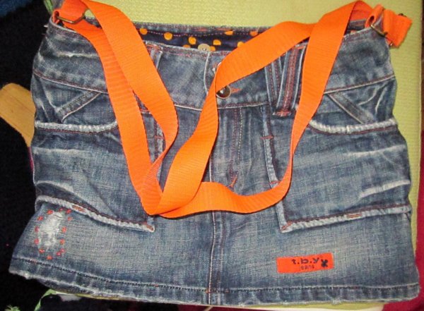 Jól áll neki a narancsszín